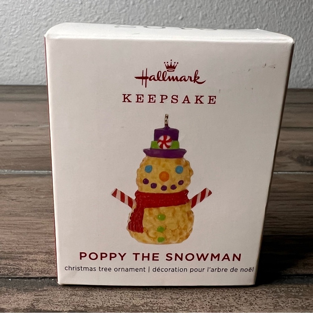 Hallmark NEW 2019 "POPPY THE SNOWMAN" Popcorn Ball Miniature Christmas Ornament